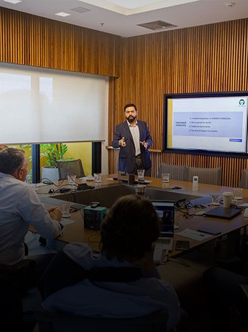 Estratégia de desenvolvimento, gestão e marketing para agronegócios.